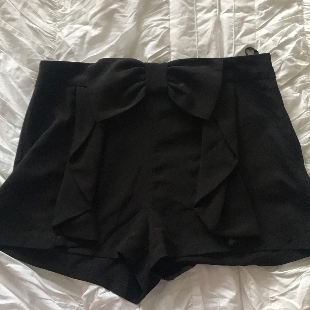 BOUTIQUE BLACK DRESS SHORTS